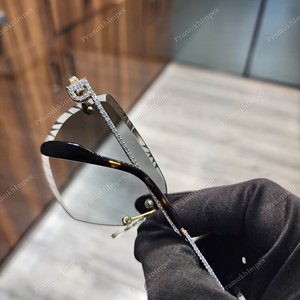 Nouvel arrivage VVS Moissanite Lunettes de soleil en acier inoxydable à monture noire et diamant Ombre verte Anti-reflet Personnalité à la mode - Product Image 3