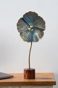 Décoration de table en fer forgé nordique plaque de fer forme de fleur ornement de bureau accessoires de décoration - Product Image 4