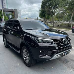 2025 2026 Usado y nuevo Venta atractiva Legender GR S 2.7L gasolina, 2.8L Diesel 4x4 Toyota Fortuner - Product Image 4