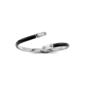 Anillo de diamante blanco Baguette cónico de oro blanco sólido de 18 quilates de alta calidad Anillo de esmalte negro pastel de puño abierto Producible en 10K/14K - Product Image 1