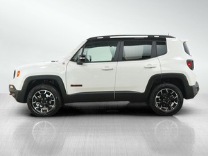 รถมือสองปี 2023 Renegade 4D Wagon Trailhawk ขับเคลื่อน 4 ล้อ ไมล์น้อย พร้อมสมรรถนะเครื่องยนต์ที่แข็งแกร่งและเบาะนั่งที่สะดวกสบาย - Product Image 4