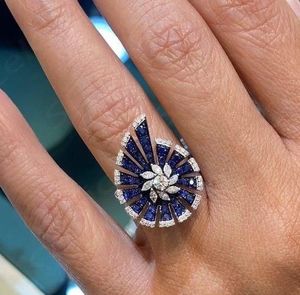 Bagues de fiançailles vintage les plus tendance, serties de diamants américains de laboratoire, plaquées or 18 carats, certifiées IGI, taille brillant, par des designers de cocktails - Product Image 3