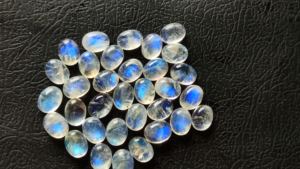 Natural Blue Fire Moonstone Oval 10x14mm Cabochon para joyería Venta al por mayor Flat Back Rainbow Moonstone Cabs Precio por quilate - Product Image 5