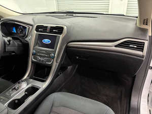 2019 F-or-d Fu-si-on Hy-brid de segunda mano, modelo - Product Image 2