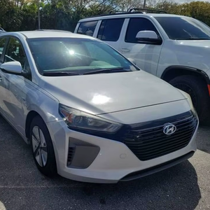 Auto Usado Confiable, Hyundai Ioniq Híbrido Azul 2017, Hatchback de 4 Puertas (1.6L 4 Cilindros Híbrido Gasolina/Eléctrico 6AM) - Product Image 1