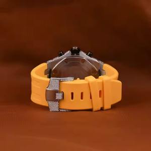 Premium personalizado Iced Chronograph Reloj mecánico Nueva llegada Moissanite Diamond Black Numeral Style Glass Dial Yellow Rubber - Product Image 4