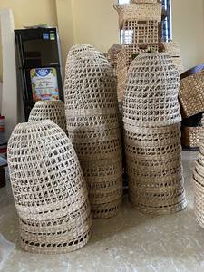 La lampe en jonc de mer est un produit entièrement naturel fait à la main au Vietnam - Product Image 2