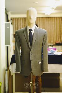 Bespoke กางเกงแจ็คเก็ตคอวีทำด้วยผ้าขนสัตว์สำหรับผู้ชาย, กระดุมแถวเดียวสูทธุรกิจทางการระบายอากาศได้ดีสำหรับงานแต่งงานแบบครึ่ง100% - Product Image 2