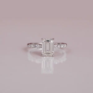 Anillo de compromiso hecho a mano de 18 quilates chapado en oro sólido Esmeralda Marquesa corte laboratorio cultivado diamante estilo de moda IGI gran anillo de regalo - Product Image 1