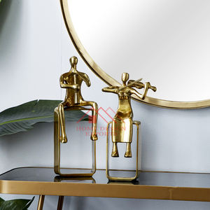 Escultura de Mesa de Latón Antiguo con Figura Humana para Decoración del Hogar - Product Image 5