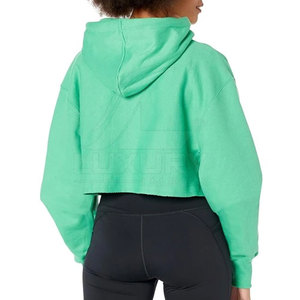 Sudadera recortada de algodón suave con logotipo personalizado para mujer Top corto informal de invierno de nuevo diseño con cuello con capucha frontal - Product Image 4