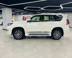 Toyota Land Cruiser Prado 2022, Seminuevo, Plástico de Grado Industrial, Personalizable ODM, Garantía de 3 Años - Product Image 1