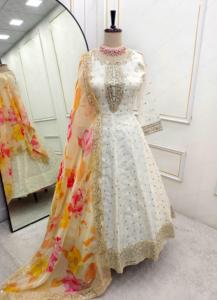 Robe longue Anarkali pour femmes de qualité supérieure Georgette broderie séquence travail pour les mariages et les fêtes tenue de mode d'été inde - Product Image 6