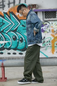 Pantalon cargo droit vert en sergé de coton confortable, extensible, à devant plat, pour le sport - Product Image 5