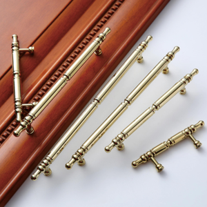 Poignées et poignées d'armoire élégantes en laiton: Découvrez des poignées de porte en verre en laiton de qualité, des pièces en laiton et un raccord en laiton pour votre maison - Product Image 1