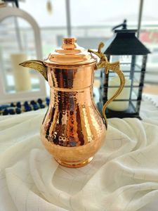 Pichet à eau élégant en cuivre fait à la main avec des gravures pour les restaurants raffinés de qualité supérieure et les banquets de mariage - Product Image 5