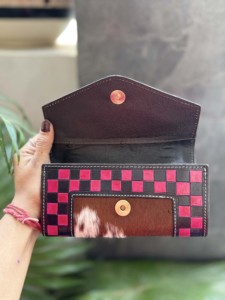 Pochette en fourrure de vachette personnalisée en gros Portefeuille à sculpter usiné à la main à carreaux multi-usages Pochettes stylisées de créateur pour femmes - Product Image 3