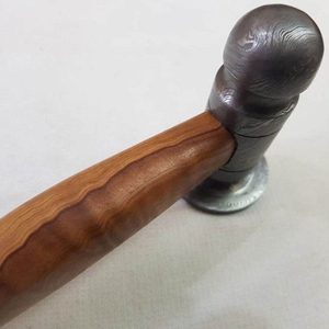 Martillo Vikingo de Acero de Damasco Hecho a Mano, Diseño Personalizable OEM, Mango de Madera de Alta Calidad para Camping con Funda - Product Image 3