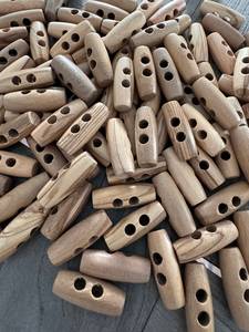 Botón de palanca de madera hecho a mano, punta de madera entera rústica de 2 agujeros para abrigo de lona, chaqueta, cárdigan, capa, bolsa, costura, proyectos artesanales DIY - Product Image 4
