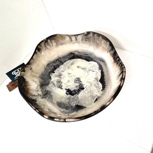 Grand bol en résine artisanal pour la décoration de la maison de luxe, présentoir de table basse et décoration intérieure moderne - Product Image 1