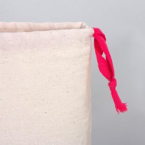 Bolsa de Tela con Cordón Color Fucsia, 6 Ancho x 8 Alto, Logotipo Personalizado, Impresión Serigráfica en Algodón Orgánico, para Empaque y Promociones - Product Image 4