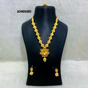 Accessoires à la mode Style Nouvelle Arrivée Long Collier Ensemble Avec Boucles D'oreilles Et Bagues Plaqué Or 18K Un Gramme Bijoux Pour Femmes - Product Image 1