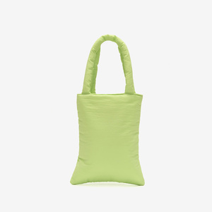 Bolsa de Mano Promocional ITA de Nailon Impermeable con Colores y Logotipo Personalizados para Uso Diario, Accesorios Elegantes o Bolsa de Regalo, Tamaño Pequeño - Product Image 3