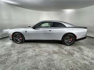 Dodge Charger Daytona Scat Pack AWD 2024 d'occasion, propre, turbo électrique, automatique, cuir foncé, ACC, R19, conduite à gauche - Product Image 3