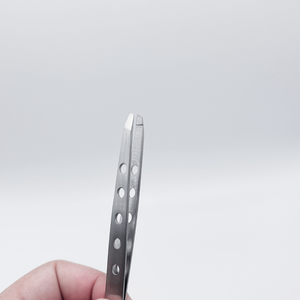 Pince à sourcils professionnelle à pointe inclinée en acier inoxydable Meilleure qualité Design de finition terne - Product Image 6