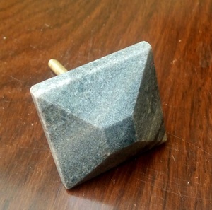 Bouton en marbre vert naturel pour meubles, pour armoires, commodes, placards, cuisines, chambres à coucher, salles de bain - Product Image 1