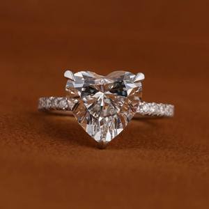 Anillo de Compromiso Vintage de Plata 925 con Diamante de Imitación de 3 Quilates en Forma de Pera, Estilo Hip-Hop, Joyería Nupcial con Engaste de Garra - Product Image 1