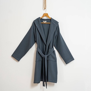 เสื้อคลุมอาบน้ำไมโครวาฟเฟิลแบบตุรกี คอปกผ้าคลุมไหล่ สีฟ้า-เทา - Product Image 6