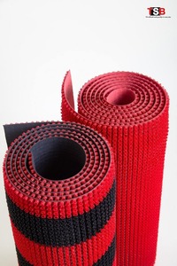 Tapis de gazon antidérapant résistant aux UV de la meilleure qualité pour l'aménagement paysager extérieur et les zones à fort trafic disponibles à un prix abordable - Product Image 4