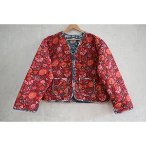 Chaqueta Acolchada Reversible Ecológica de Invierno, Tejida a Mano con Estampado Floral Tradicional - Product Image 1
