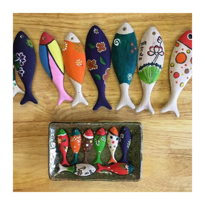 Figurine de poisson en bois fabriquée à la main ajoute de la beauté naturelle à tout espace de vie - Product Image 1