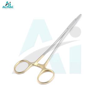 Portaagujas profesional de ALMAC, diseñado para suturas de precisión en procedimientos quirúrgicos médicos, dentales y veterinarios - Product Image 1
