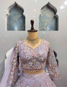 Robe de créateur avec travail de paillettes pour les fêtes de mariage, Lehenga Choli Dupatta haut de gamme pour la mariée pakistanaise, tenue Bollywood pour les saisons d'hiver - Product Image 3
