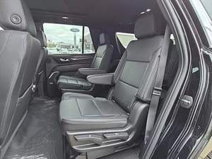 2021 GMC Yukon Denali SUV AWD 4L Motor Asientos de cuero Techo de aleación de aluminio R17 Caja de cambios manual automática Opciones de gasolina eléctrica - Product Image 4