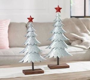 Sapin de Noël en métal pur avec découpes festives conçues pour une décoration joyeuse de l'entrée de la maison ou des pièces d'accent de saison joyeuses - Product Image 4