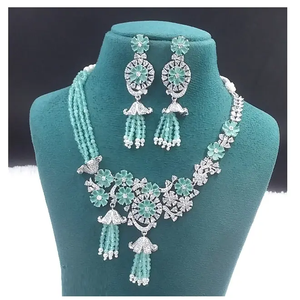 Conjunto de joyas de diamantes americanos ligeros pero lujosos El más vendido para la realeza diaria disponible en todo el mundo - Product Image 1