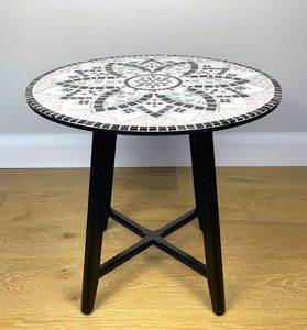 Mesa de Bistró Rectangular de Vidrio y Hierro con Mosaico Marroquí Vintage, Hecha a Mano, Ecológica y Reutilizable, para Interiores y Exteriores, de The Craft Exim TCE - Product Image 1