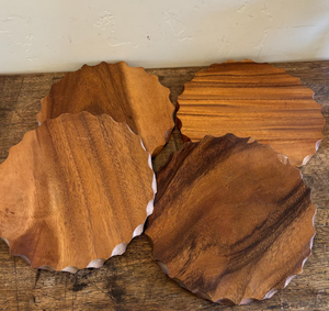 Élégant plateau de service rond en bois d'acacia poli Vaisselle de luxe écologique et durable pour un repas et un mariage à la maison en toute sécurité - Product Image 6