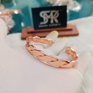 กำไลทองแดงแบบแบน ปรับขนาดได้ งานโลหะทำมือ ผิวเรียบขัดเงา ดีไซน์ดั้งเดิม น้ำหนักเบา เรียบง่าย - Product Image 2