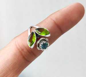 Anillo ajustable de plata esterlina con peridoto natural y Topacio Azul Diseño de flor de hoja hecha a mano Regalo perfecto para ella - Product Image 2