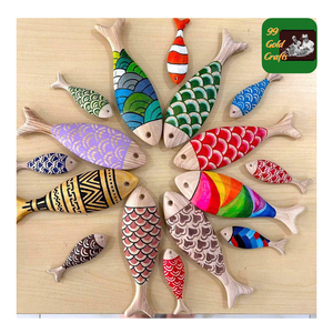 Decoración de peces de madera, artesanía pintada a mano, colgante de pared, adorno de tema náutico para cafetería, restaurante, tienda, fábrica de Vietnam - Product Image 4