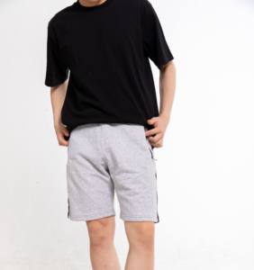 Venta al por mayor de OEM y ODM personalizado de compresión de poliéster pantalones cortos de los hombres y la camisa hecha en Vietnam OEM y ODM servicios de procesamiento de ropa - Product Image 1