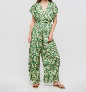 Robe longue bohème verte 100 % coton à manches courtes, col en V profond, taille unique, avec pompon doré, ceinture ajustable à la taille, dos nu et boutonnée - Product Image 1