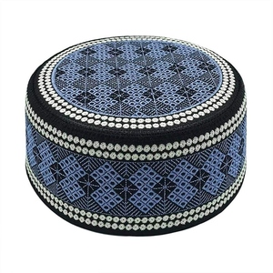 Chapeau Kufi formel sur mesure pour hommes avec une silhouette propre et nette adaptée aux événements de Nikkah et aux prières du soir - Product Image 5