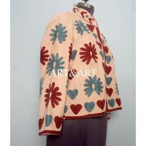 Chaqueta Acolchada de Invierno Personalizable con Bordado para Mujer, Hecha a Mano con Tela Cotrise, Cierre de Botones, Diseño Transpirable de Manga Larga - Product Image 2