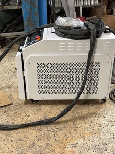 Máquina de Limpieza Láser de Fibra Portátil de 2000W 200W 1000W para Eliminar Pintura, Óxido y Recubrimientos Metálicos - Product Image 3
